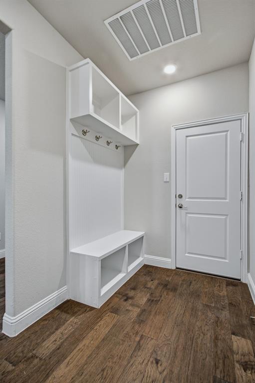 201 Baker Street Property Photo 26