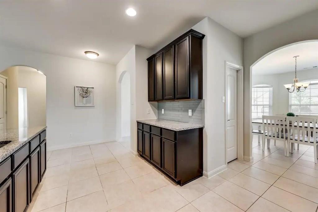 808 Oak Valley Property Photo 7