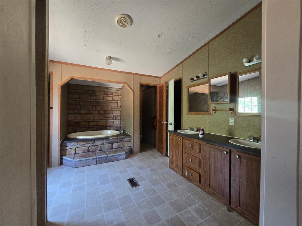 3003 Hilltop Road Property Photo 4