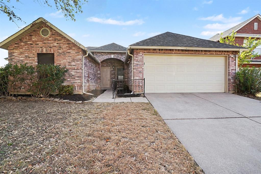 5233 Blue Circle Property Photo 1