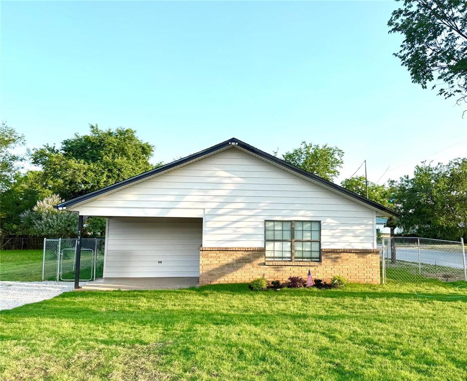 739 W Pine Street Property Photo 1