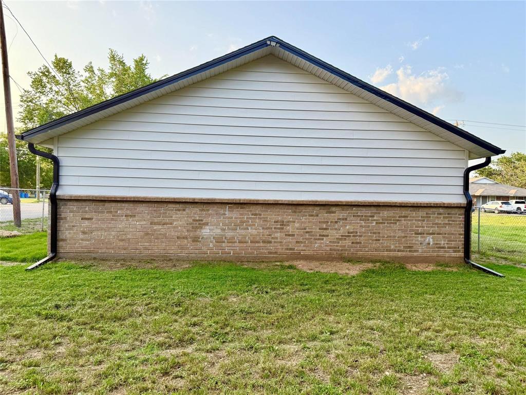 739 W Pine Street Property Photo 10
