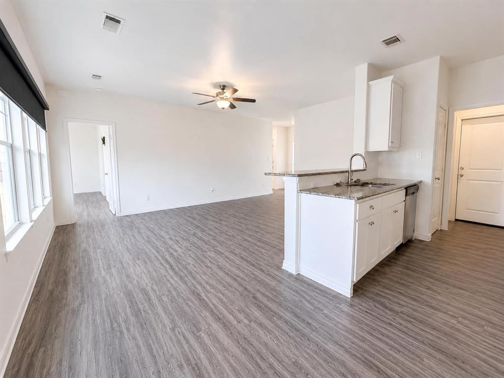 2915 Emma Lane Property Photo 6