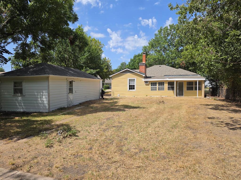 1033 Lockhart Property Photo 15