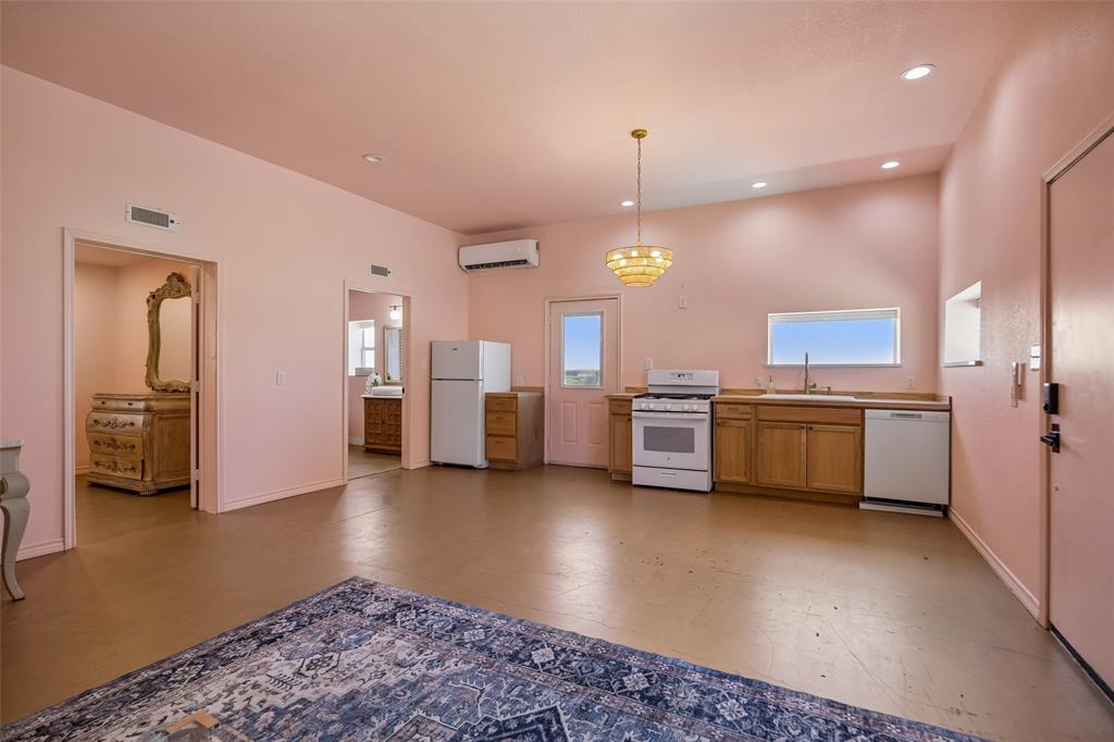 9578 Fm 740 Property Photo 32