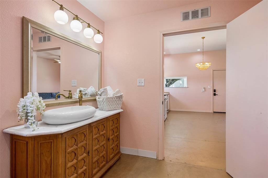 9578 Fm 740 Property Photo 35