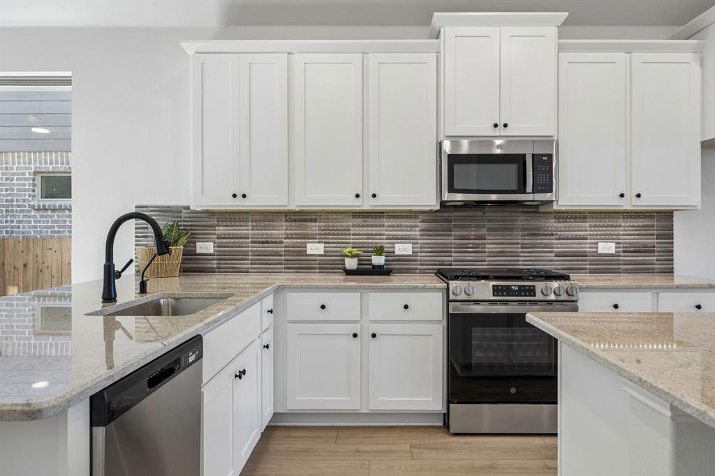 3717 Aqua Lane Property Photo 9