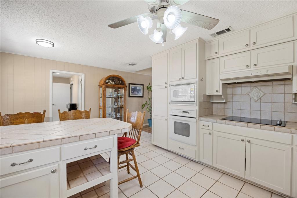 330 Reed Road Property Photo 6