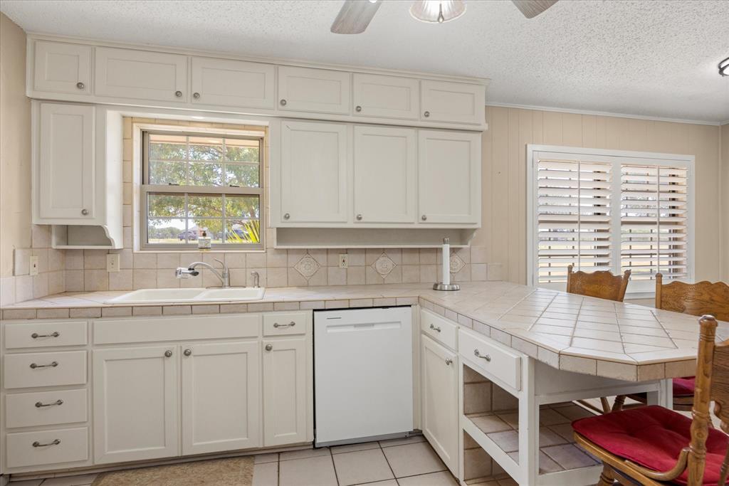 330 Reed Road Property Photo 7