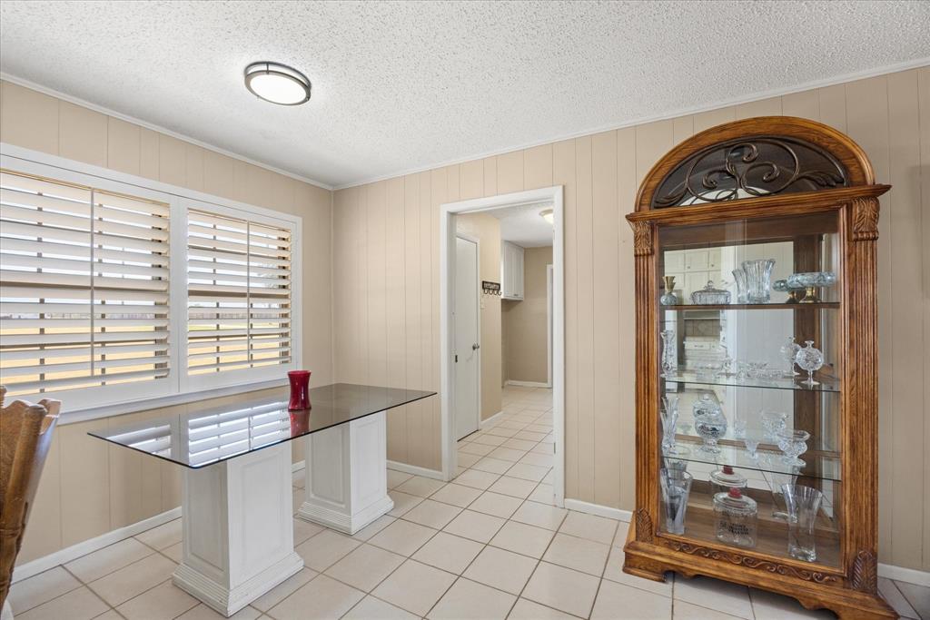 330 Reed Road Property Photo 9