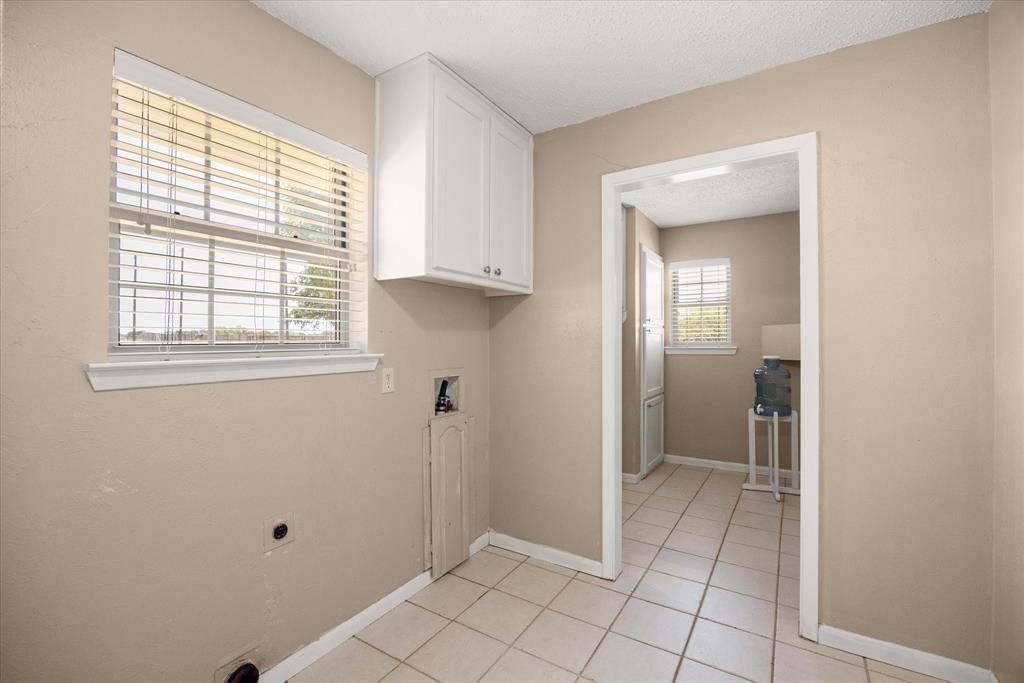 330 Reed Road Property Photo 11