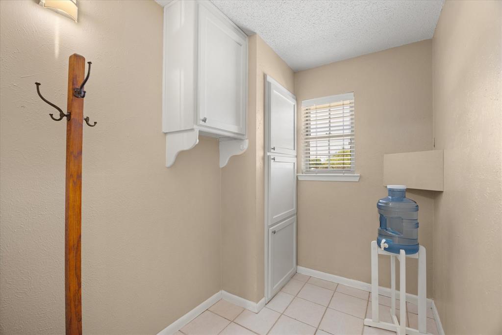 330 Reed Road Property Photo 12