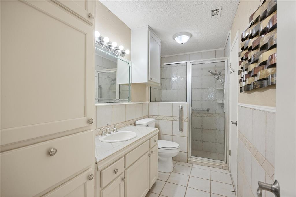 330 Reed Road Property Photo 15