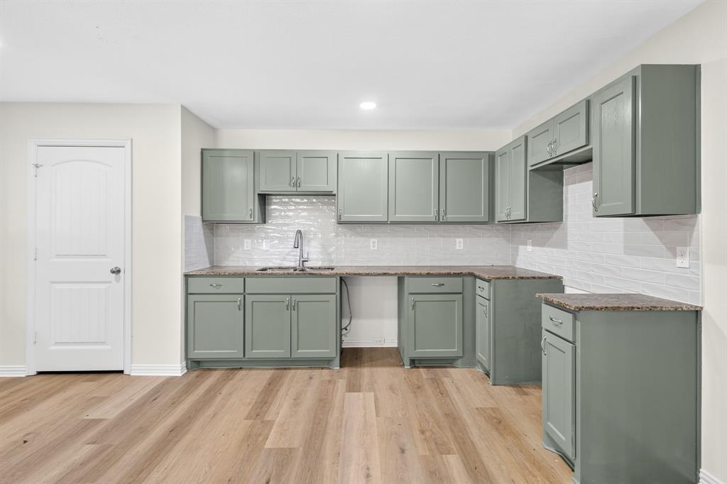 4920 S Peachtree Road Property Photo 4