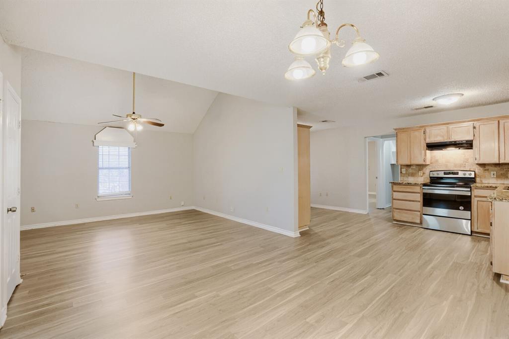 316 Peachtree Lane Property Photo 6