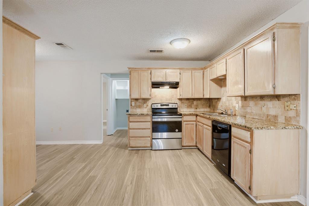316 Peachtree Lane Property Photo 8