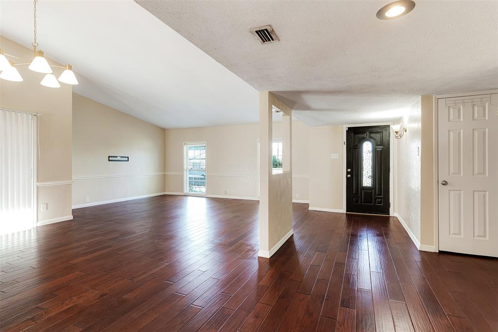 925 Lombardy Drive Property Photo 2
