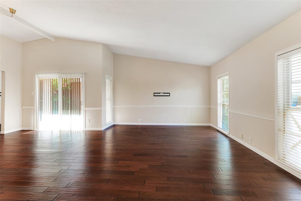 925 Lombardy Drive Property Photo 4