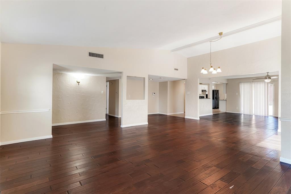 925 Lombardy Drive Property Photo 6