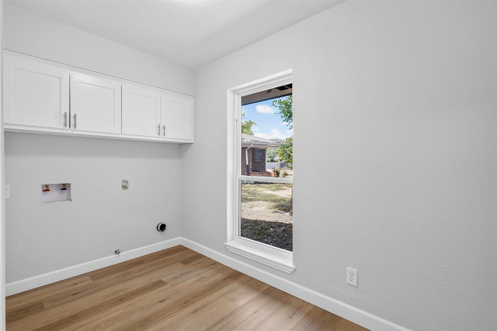 729 Surrey Circle Property Photo 12