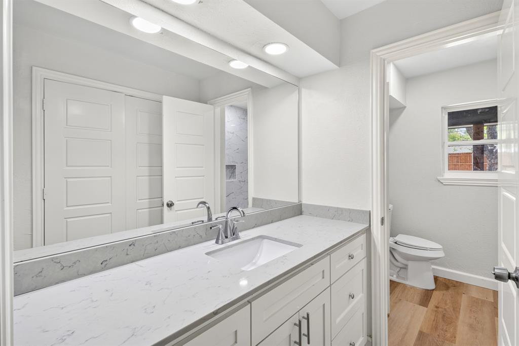 729 Surrey Circle Property Photo 13