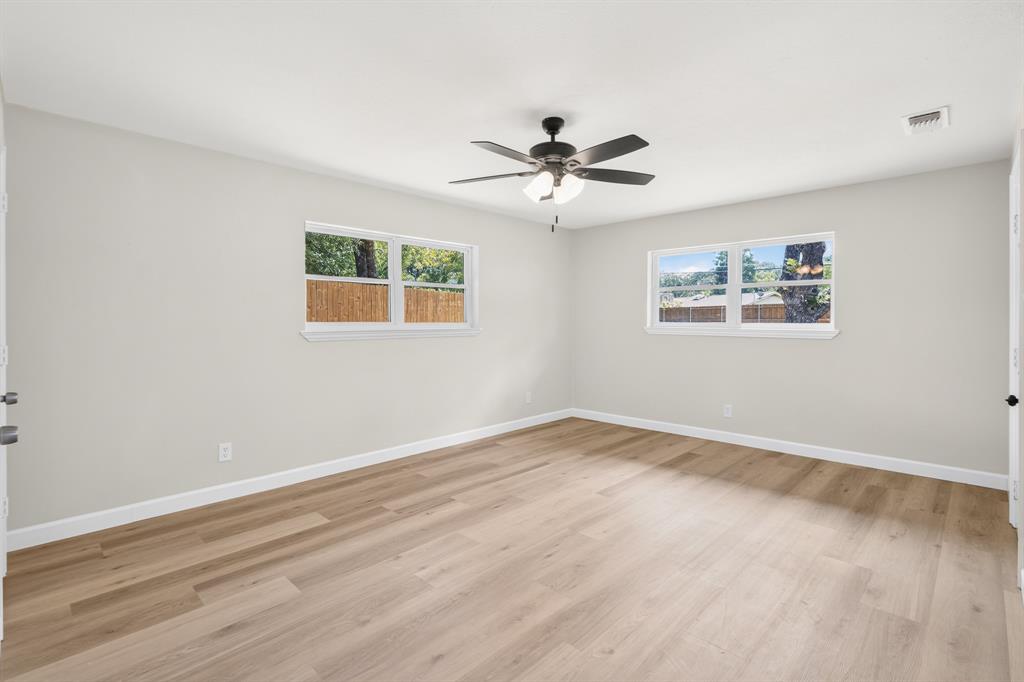 729 Surrey Circle Property Photo 17