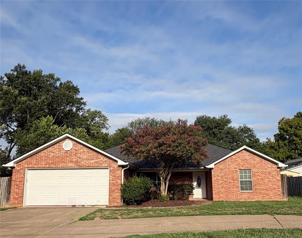 309 Baker Street Property Photo 3