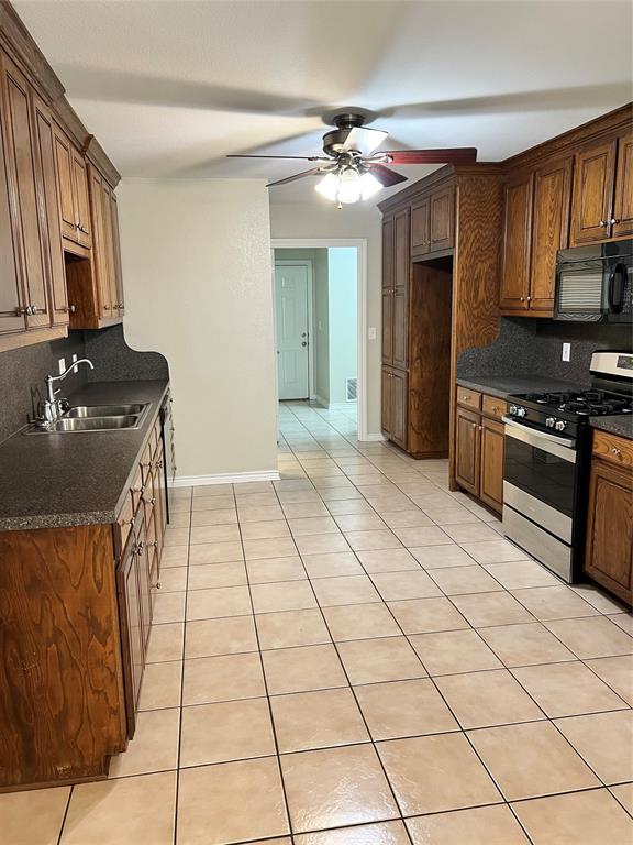 309 Baker Street Property Photo 9