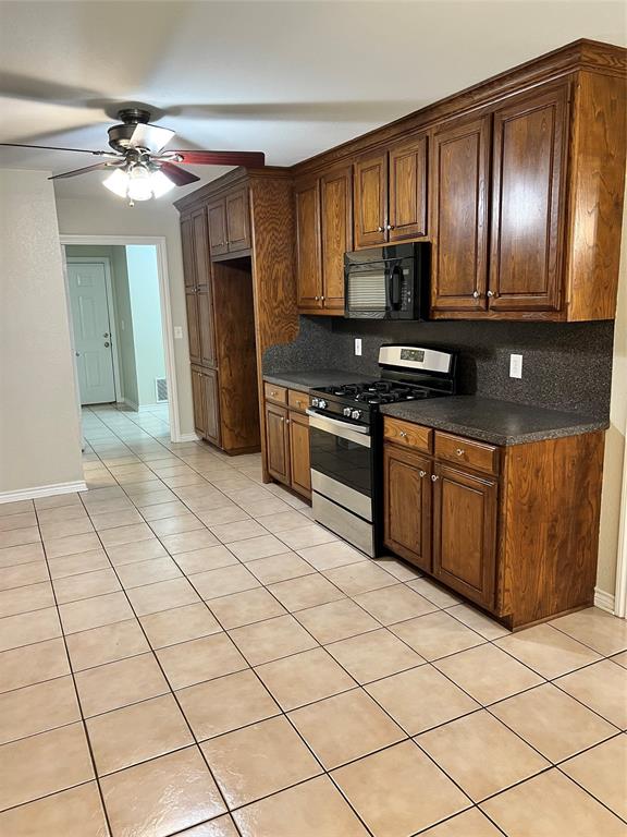 309 Baker Street Property Photo 11