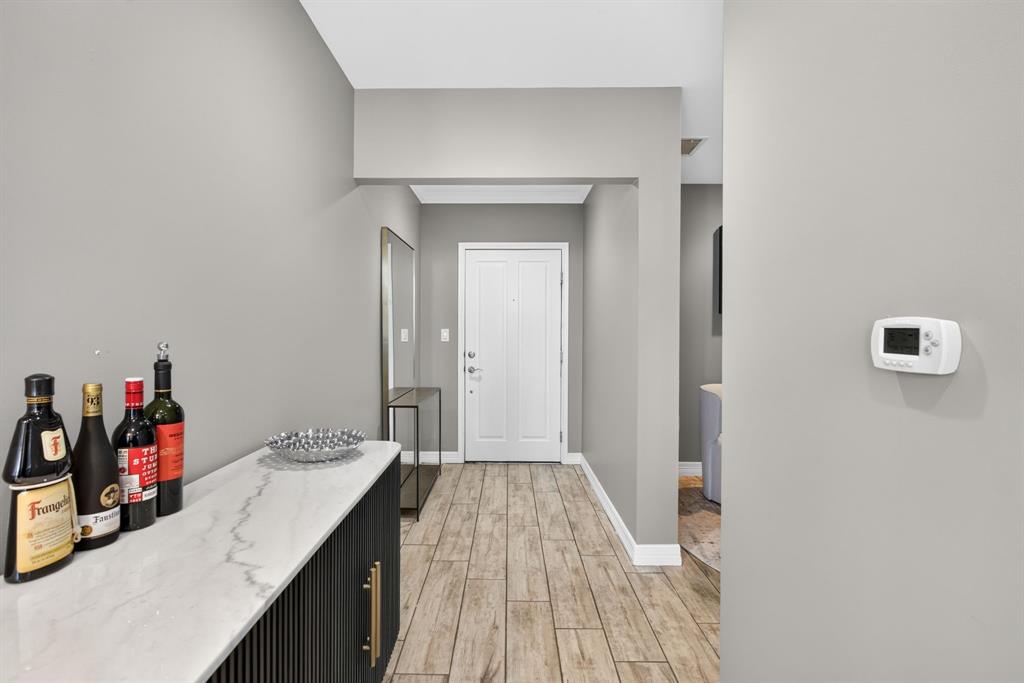 500 Throckmorton Street 2202 Property Photo 15