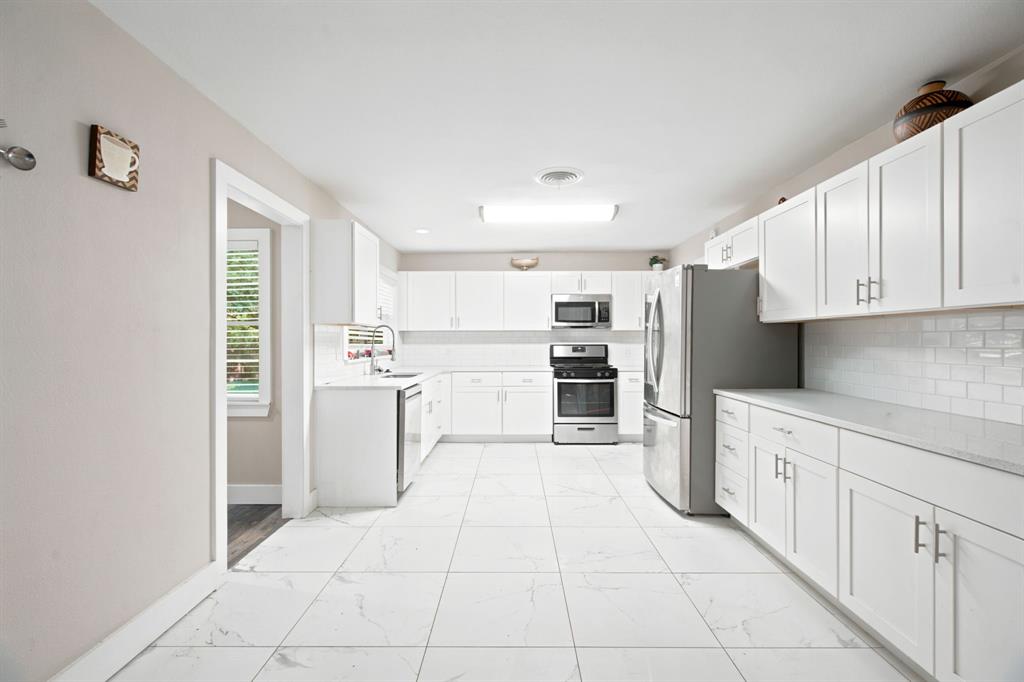 109 W 11th Street Property Photo 7