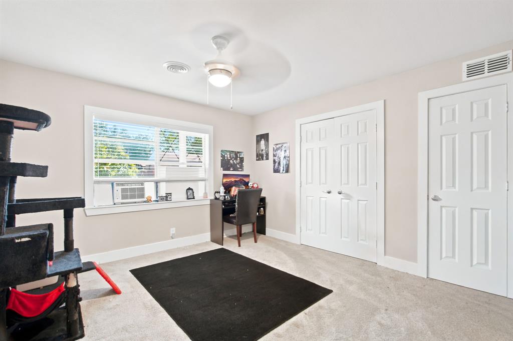 109 W 11th Street Property Photo 15