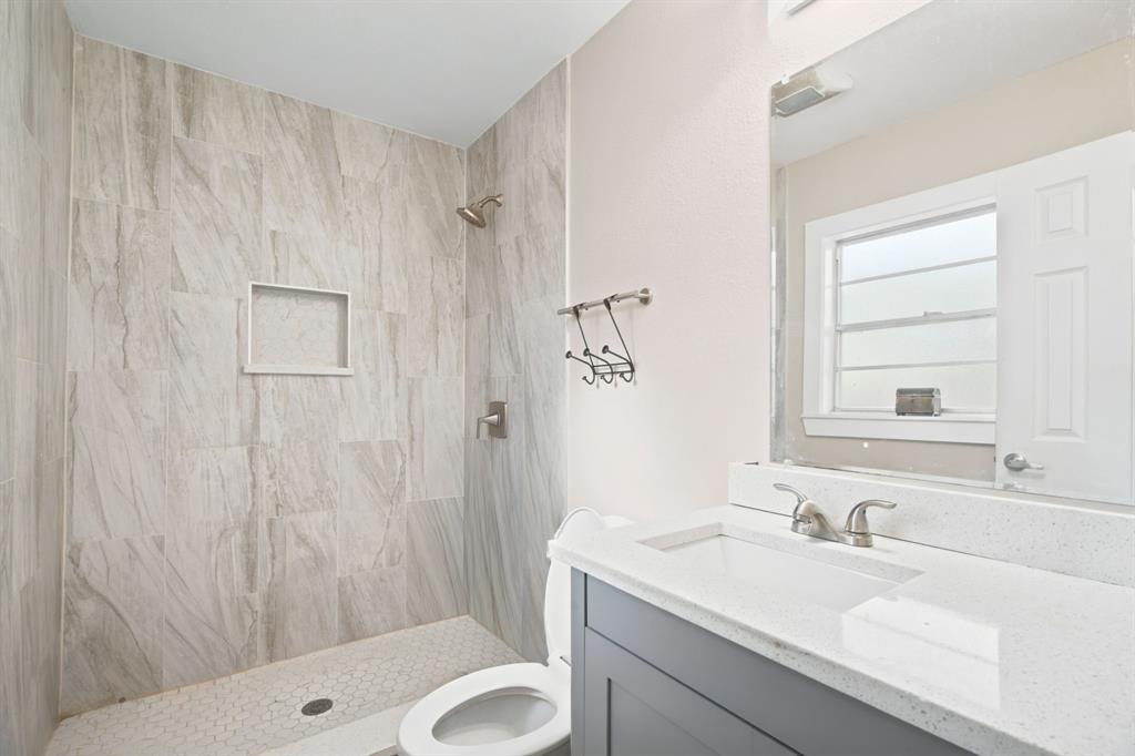 109 W 11th Street Property Photo 19