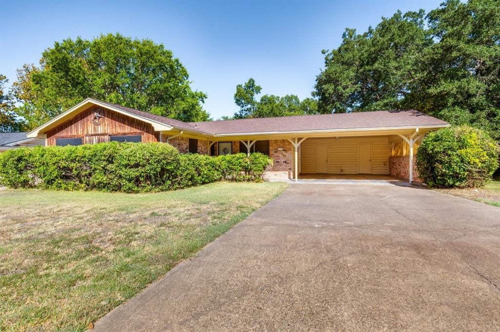 806 Loy Lane Property Photo 1