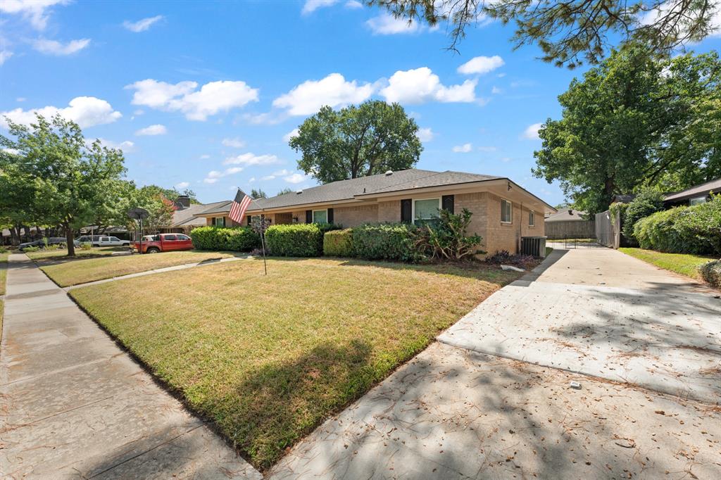 1807 Holm Oak Street Property Photo 3