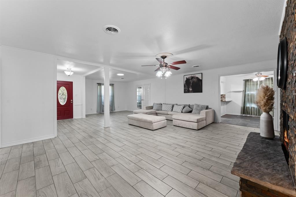 1807 Holm Oak Street Property Photo 7
