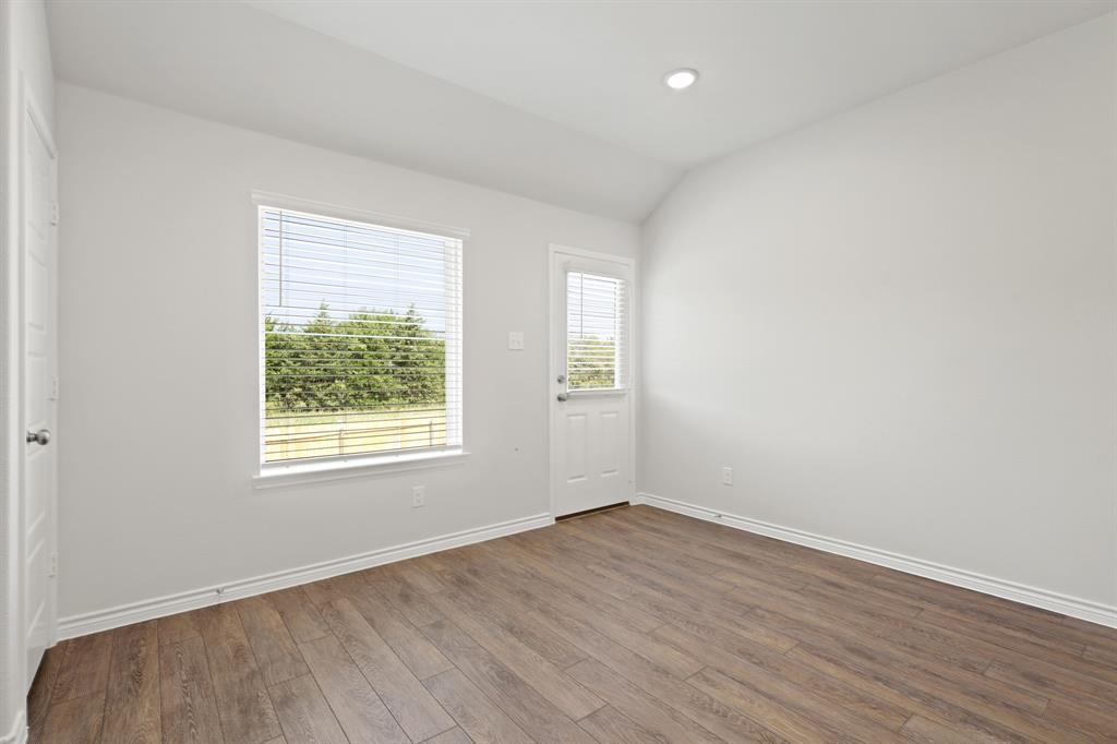 1600 Romans Road Property Photo 5