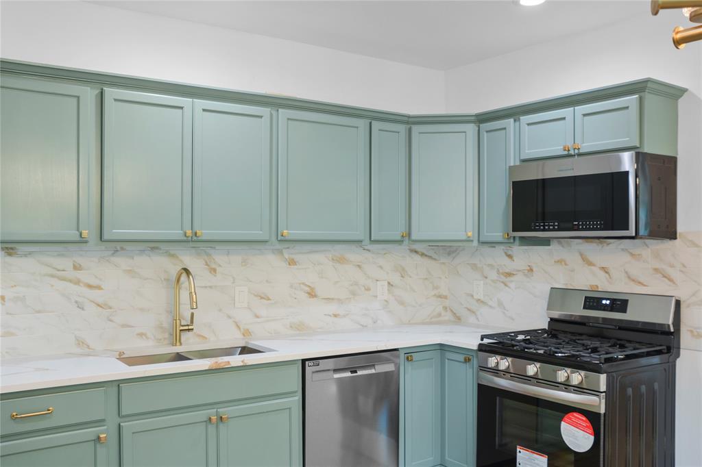 3400 Spence Street Property Photo 8