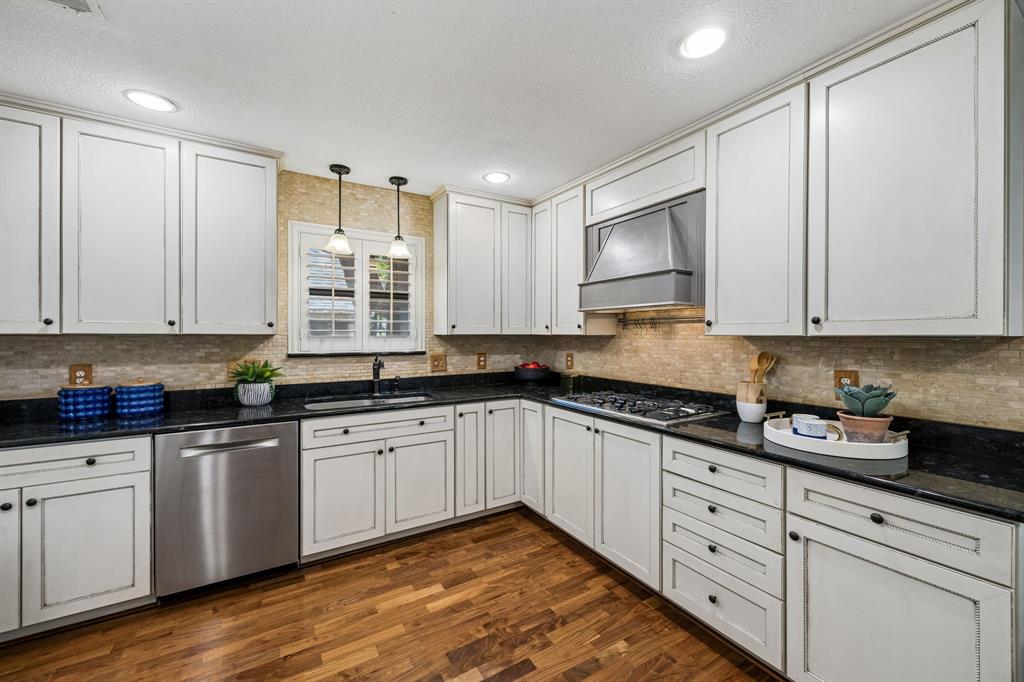 9918 Chimney Hill Lane Property Photo 11