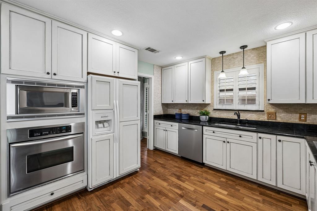 9918 Chimney Hill Lane Property Photo 12