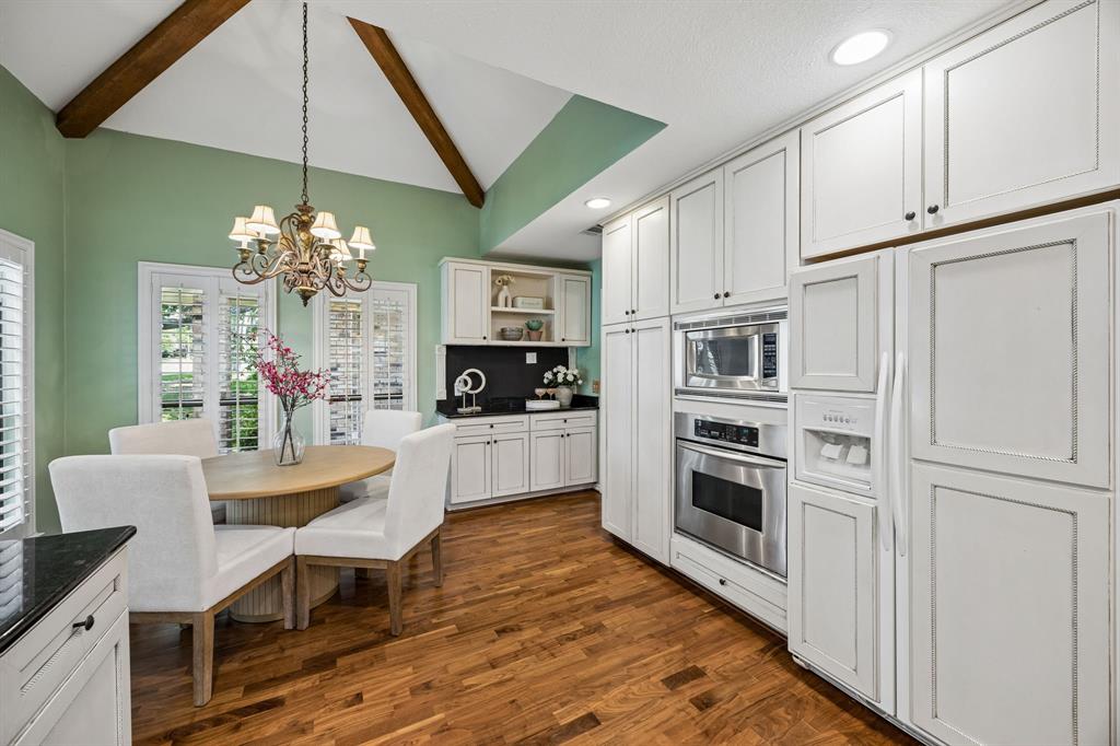 9918 Chimney Hill Lane Property Photo 14