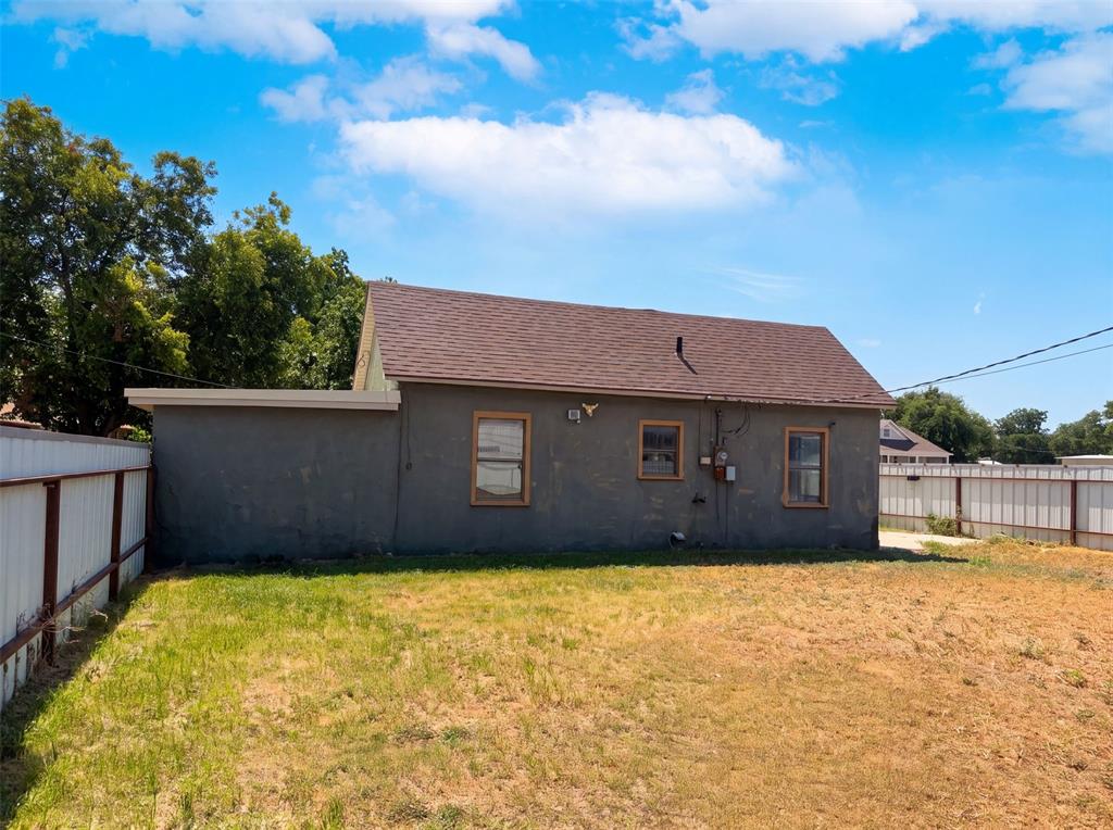 606 N Cedar Street Property Photo 5