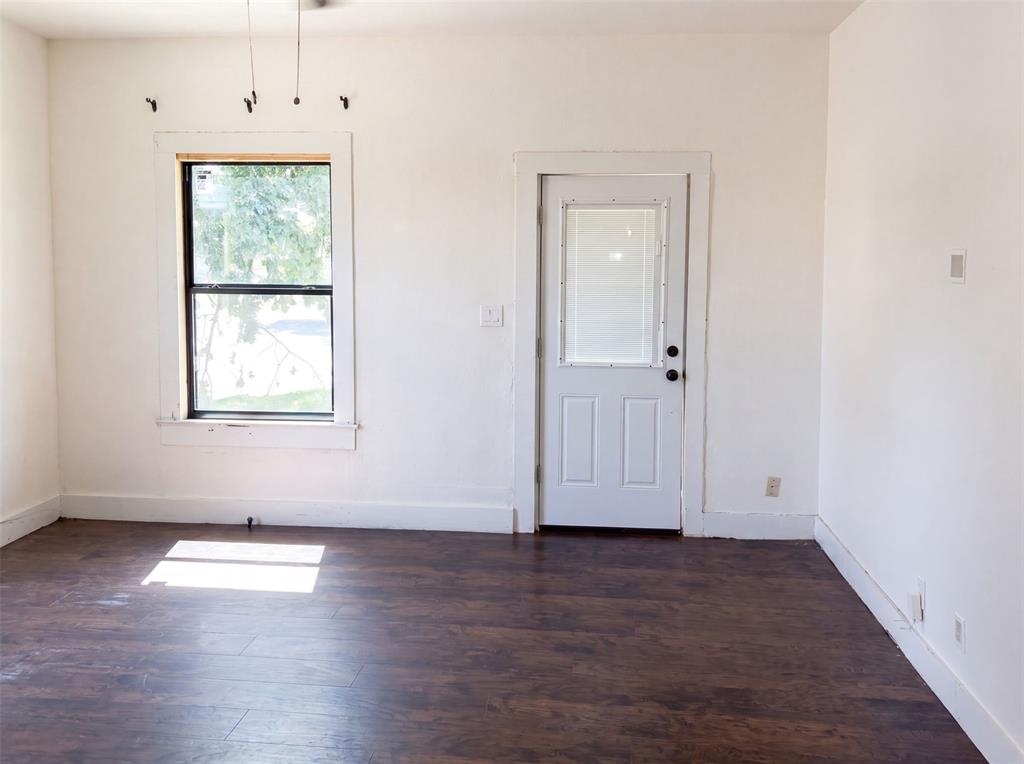 606 N Cedar Street Property Photo 8