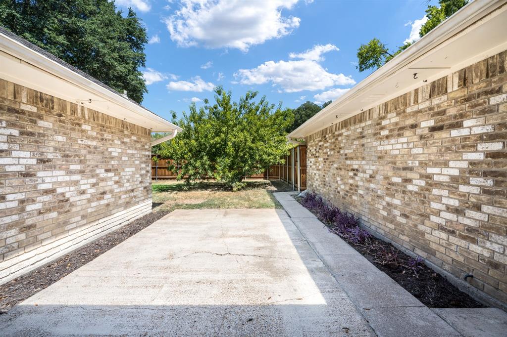 10115 Laingtree Drive Property Photo 24