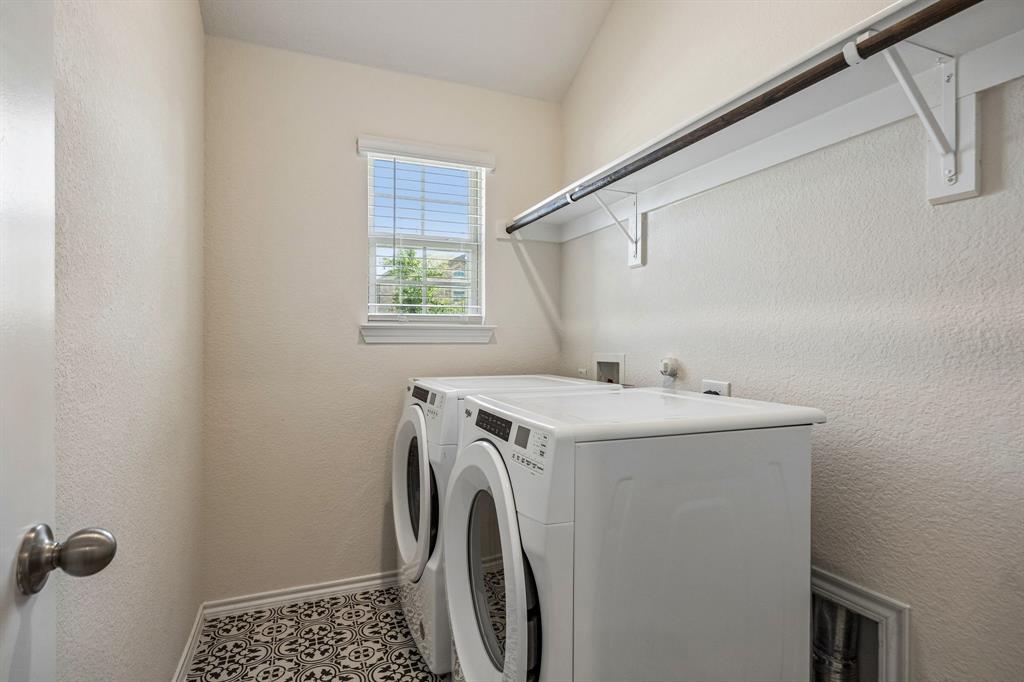 1140 Norias Drive Property Photo 21