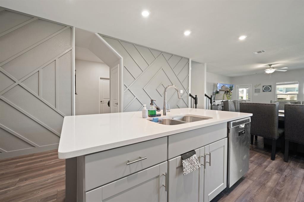 7175 Rolling Waters Way Property Photo 10