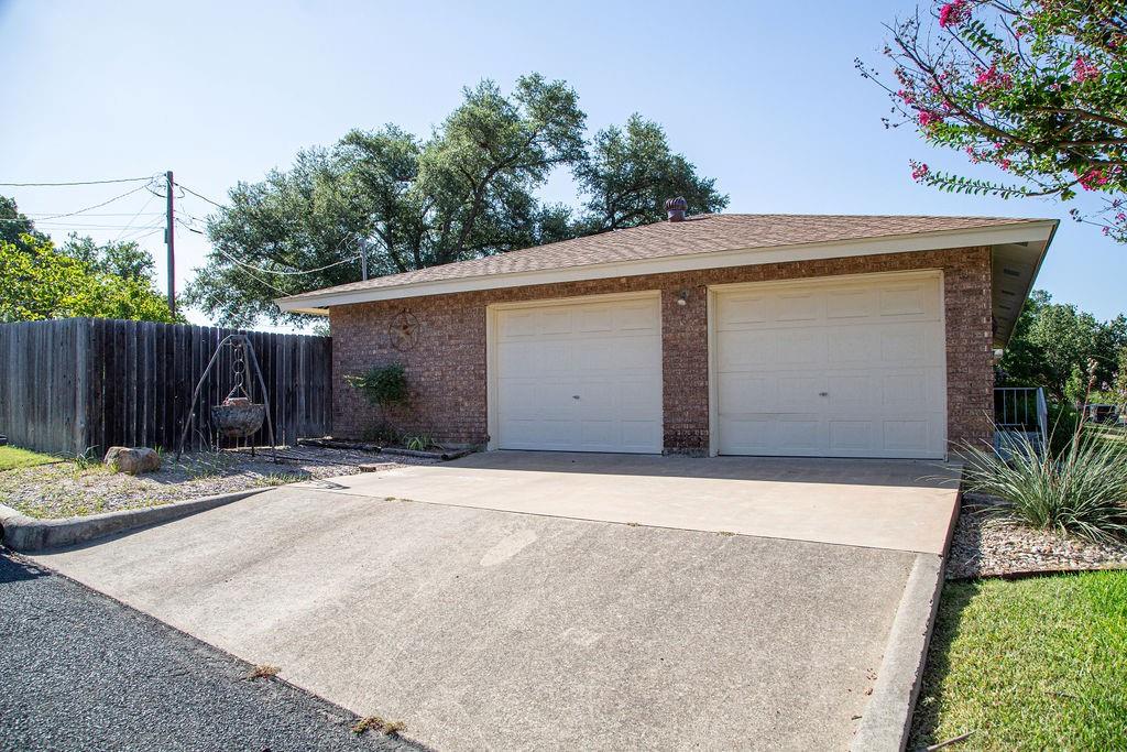 1021 Avenue B Property Photo 4