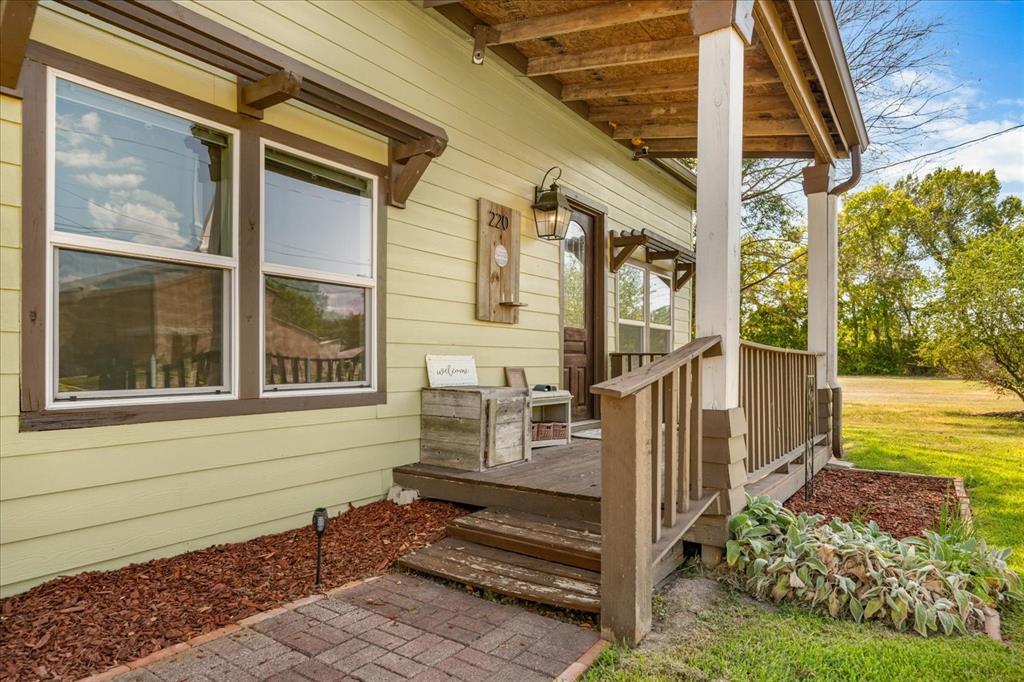 220 E Holley Street Property Photo 6