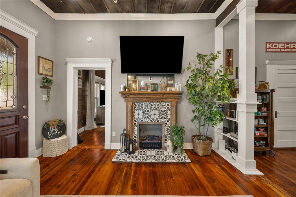 220 E Holley Street Property Photo 8