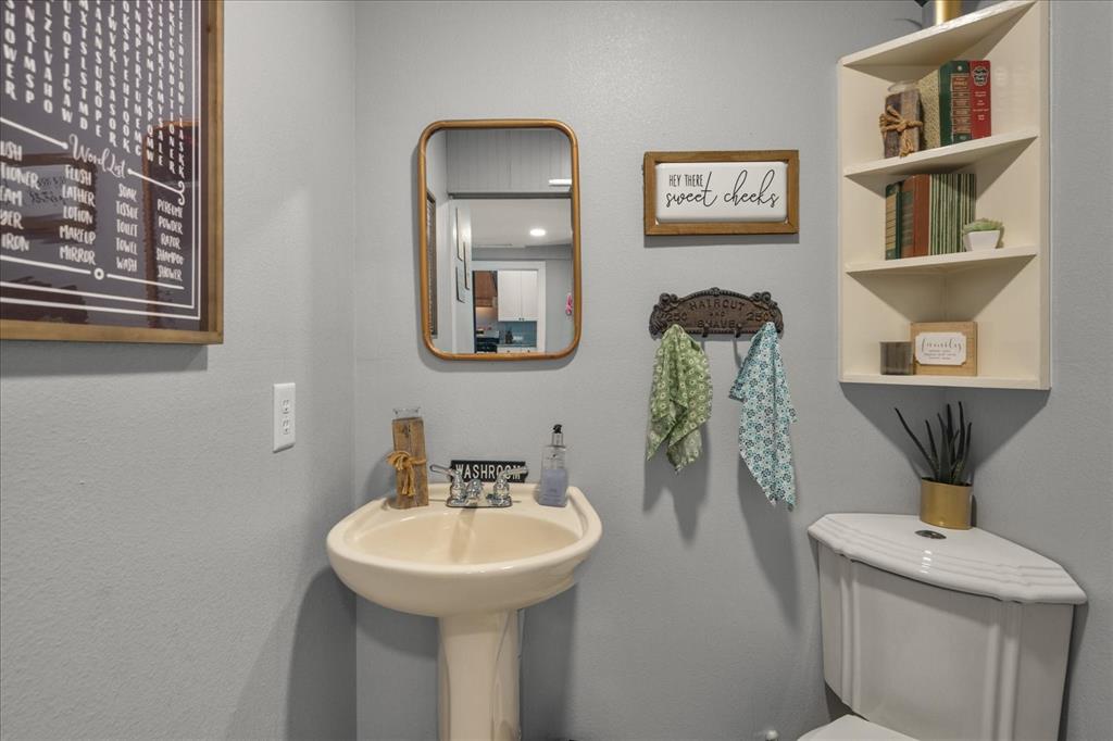 220 E Holley Street Property Photo 25